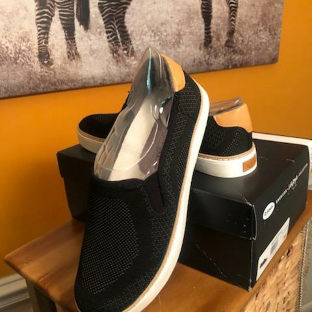 Shoes - Picture 2 of 2